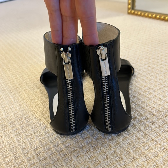 Michael KORS ankle strap rear zipper sandals black size 7.5 style # ST13L - Picture 4 of 15